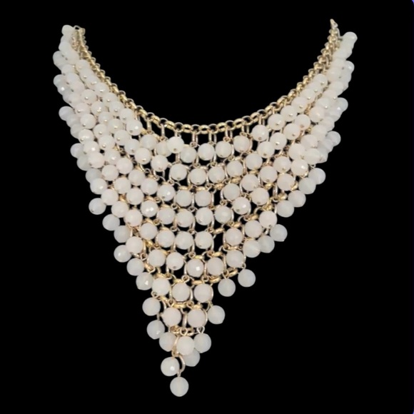Elegant White Beaded Necklace - Picture 3 of 6
